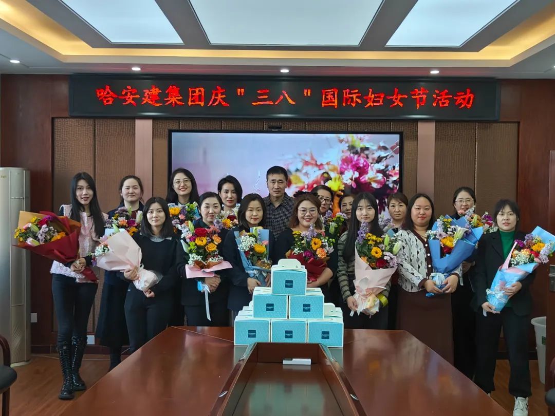 铿锵玫瑰 魅力綻放 | 哈安建集團工會組織開展慶“三八”國(guó)際婦女節插花活動